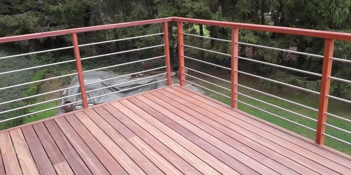 Réalisation d'une terrasse en padouck par la menuiserie Maquet à Libramont